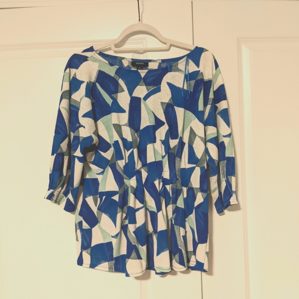 Alfani blouse with geometric pattern and rouged waist